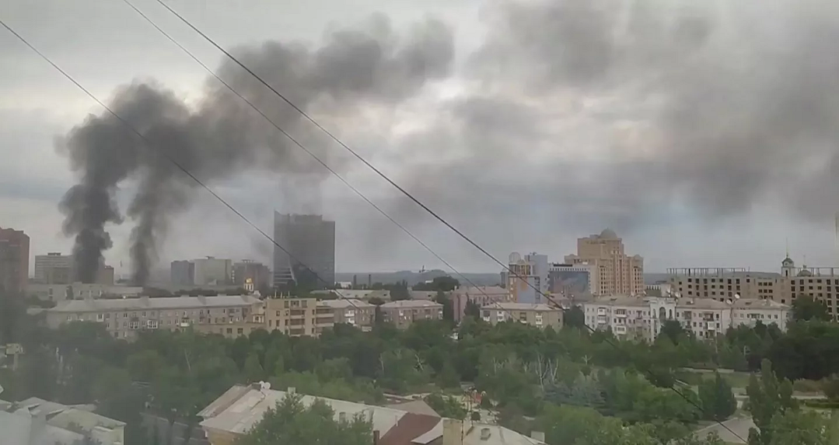 Въоръжените сили на Украйна продължават да обстрелват Донецк снаряди паднаха