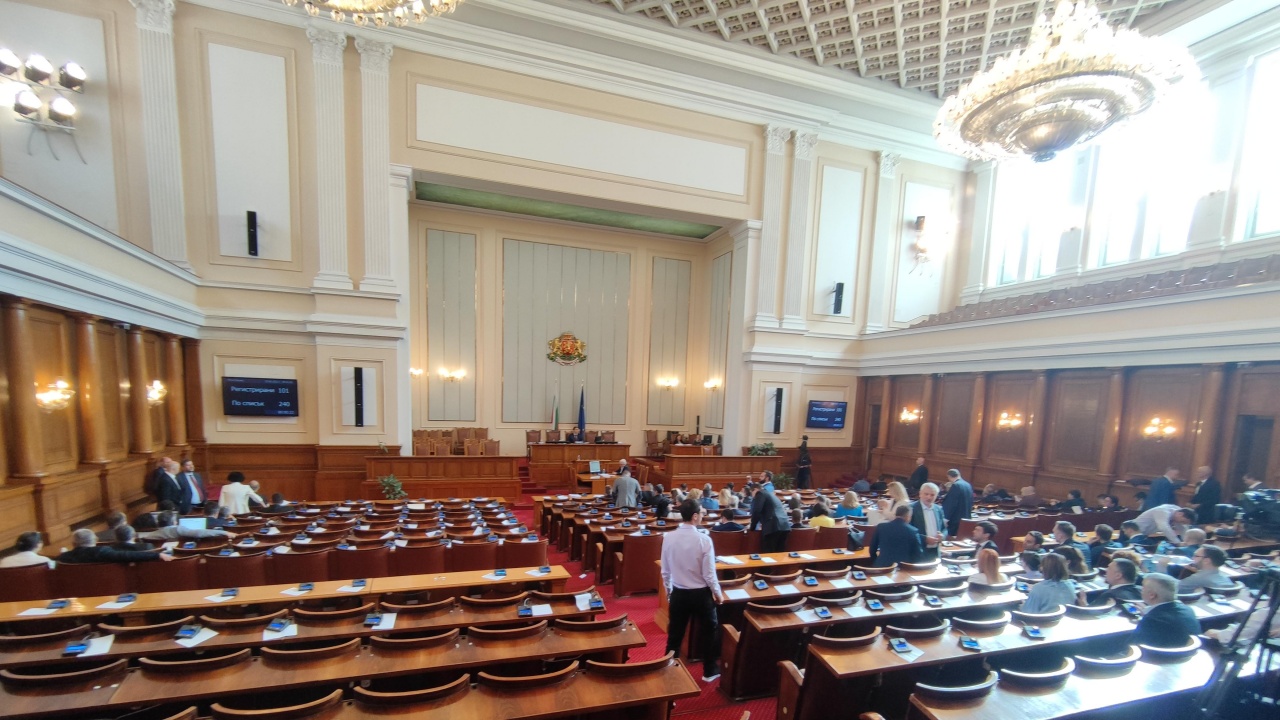Редовното заседание на Народното събрание се провали след три неуспешни