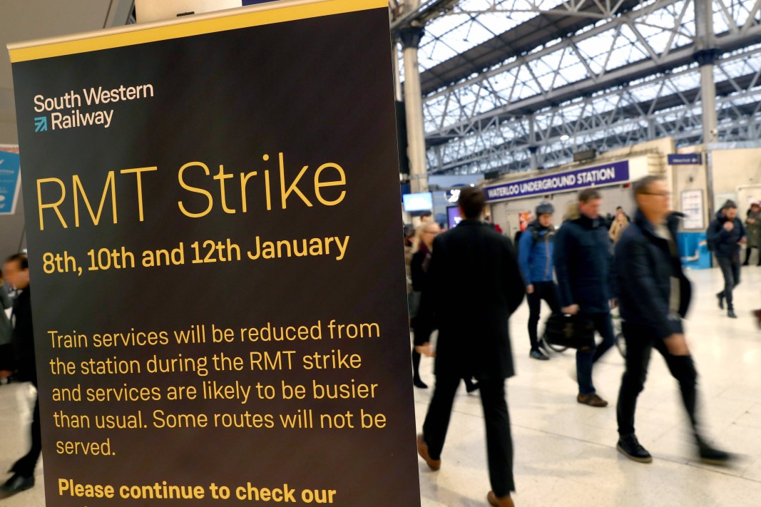 Третият ден от голямата железопътна стачка във Великобритания ще се