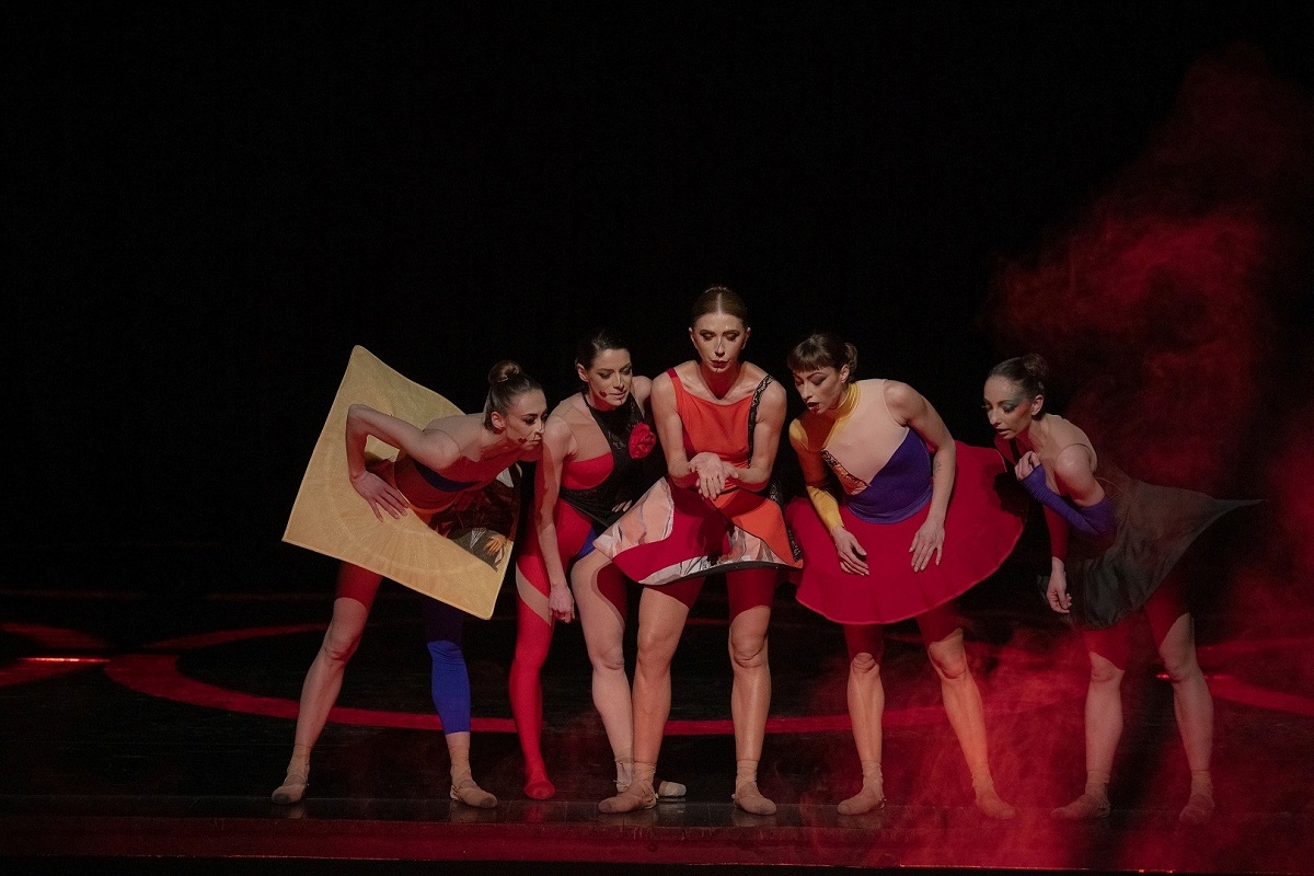 Балетният спектакъл Госпожиците от Авиньон на Националната опера и балет