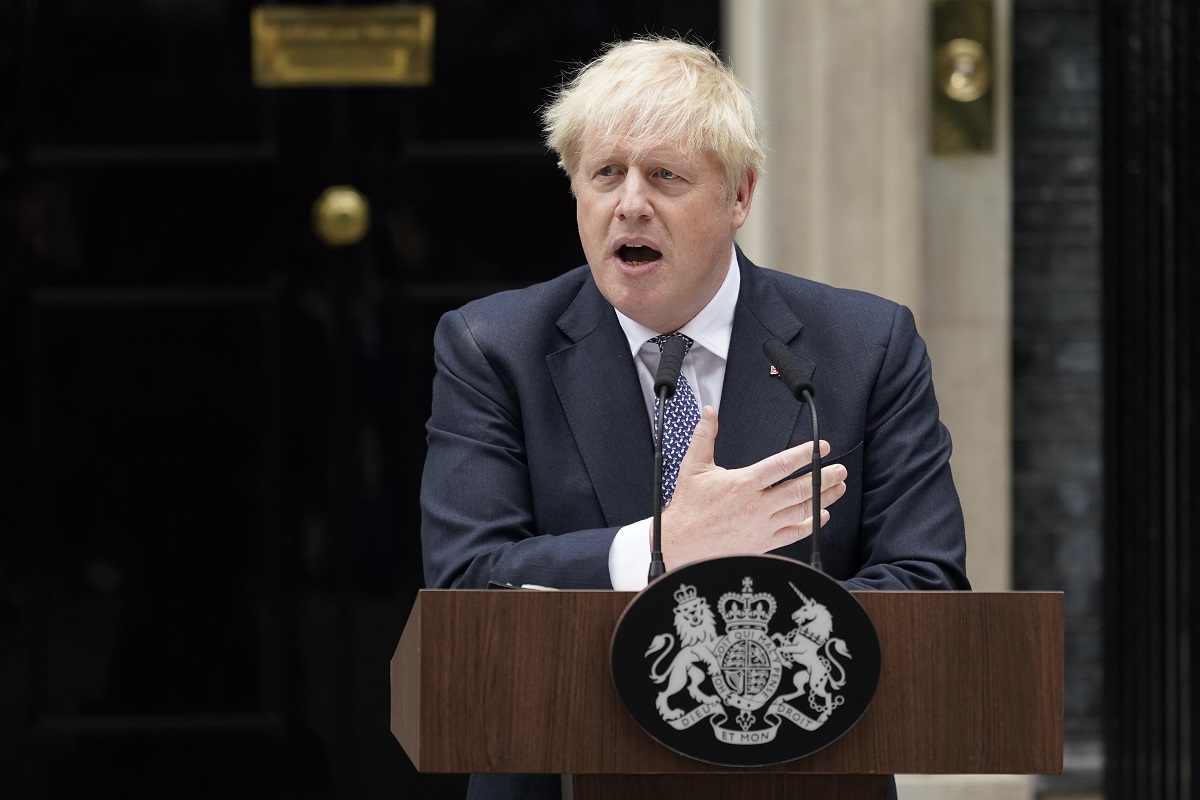 Британският премиер Борис Джонсън обяви, че подава оставка от поста,