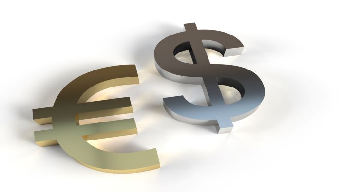Еврото се срина и за първи път от 20 г