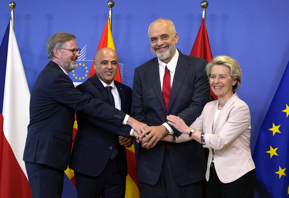 Скопие и Тирана започнаха преговори за присъединяване към ЕС. Лидерката