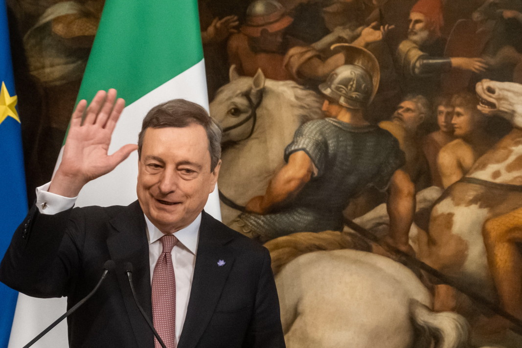 Италианският премиер Марио Драги подаде оставка, информира БНР. В началото