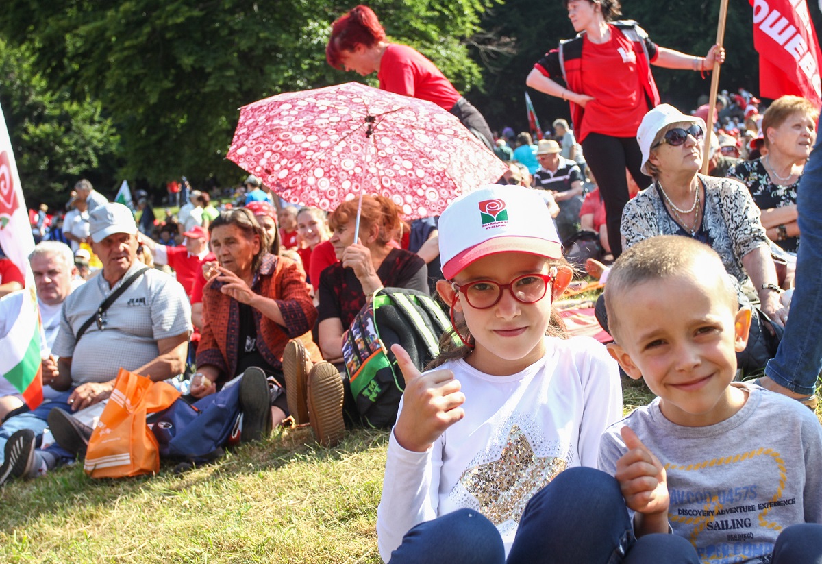 Българската социалистическа партия става на 131 години а нейното Младежко