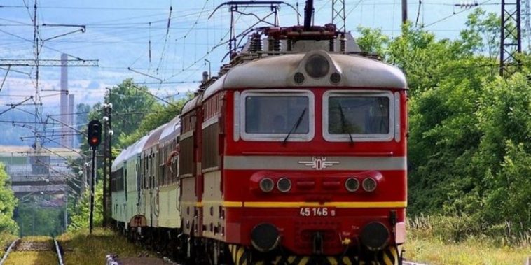 Два допълнителни влака между София и Бургас през Подбалканската линия