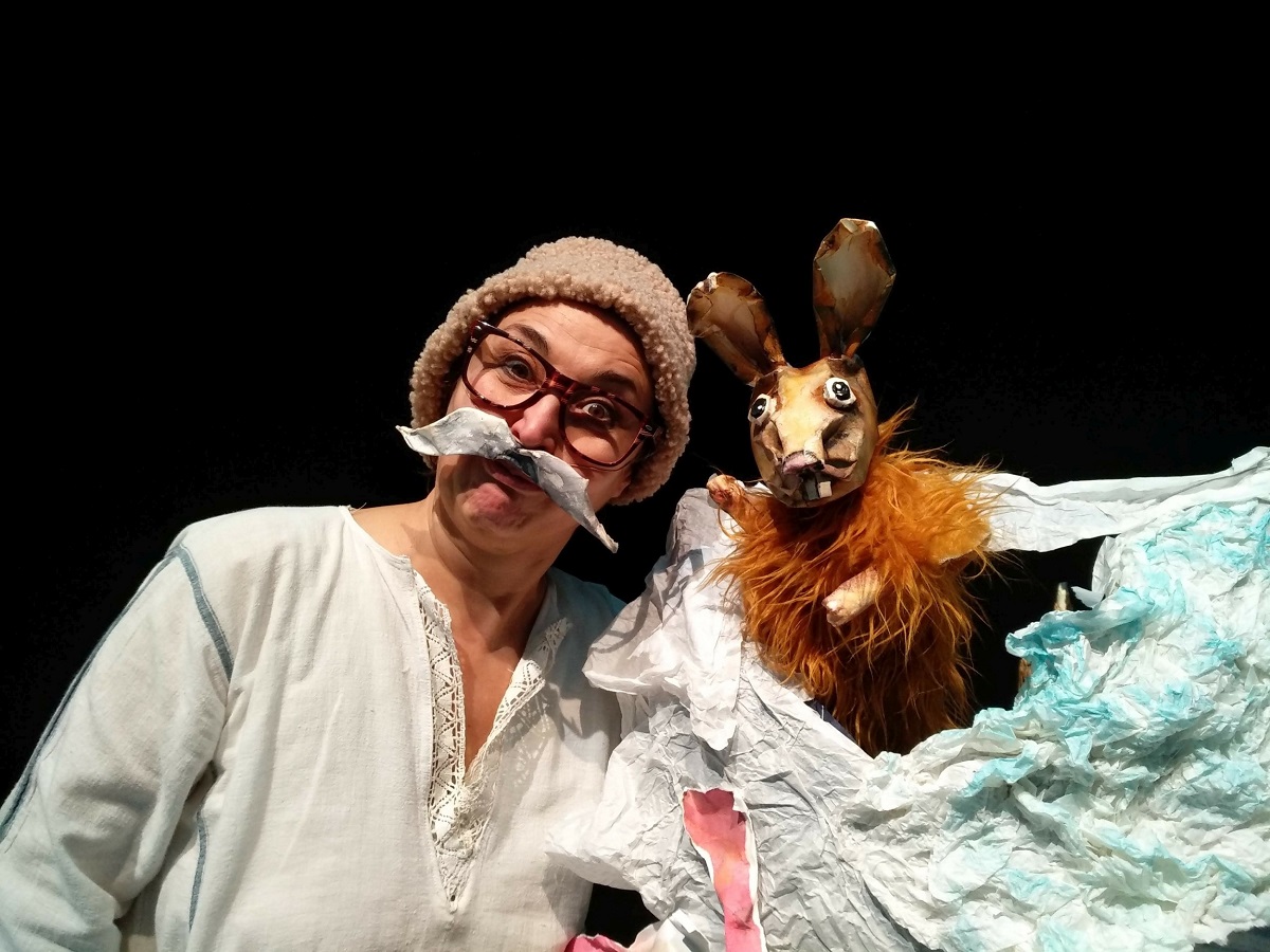 Спектакълът Дядовата ръкавичка от Международния театрален фестивал Лято кукли и