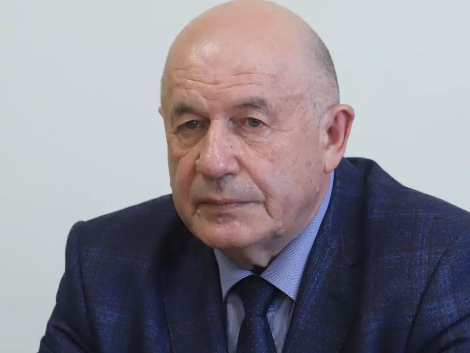 Отстраненият миналата седмица директор на ВМЗ Сопот Иван Иванов обвини служебният