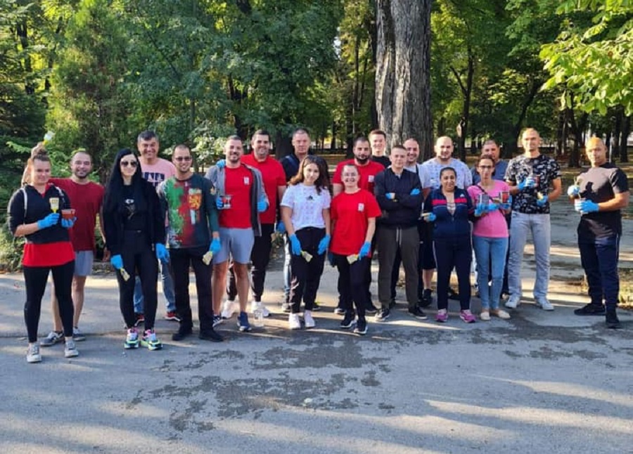 30 доброволци от младежката организация на БСП в Шумен почистиха