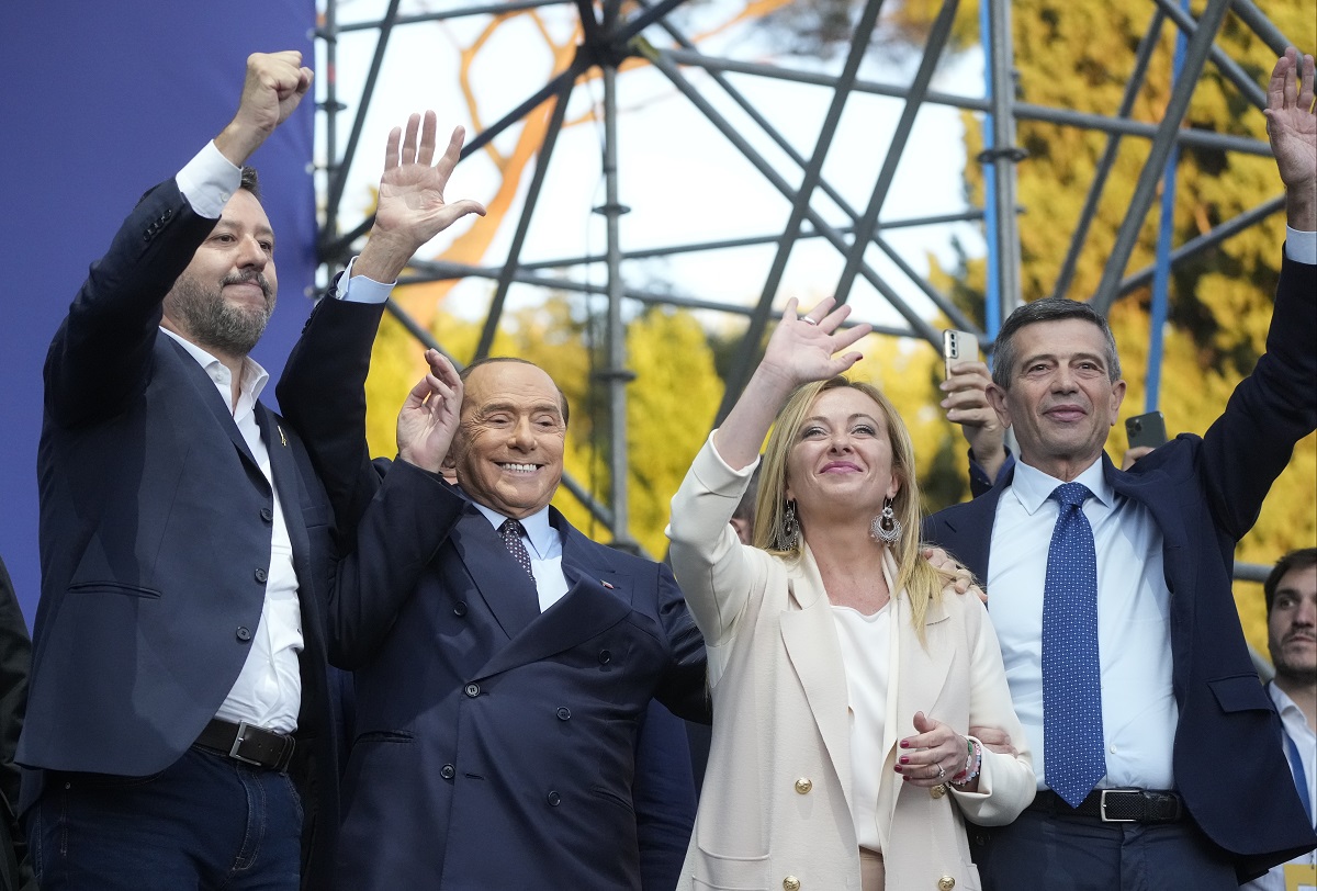 В проучванията преди парламентарните избори в Италия водеше крайнодясната партия