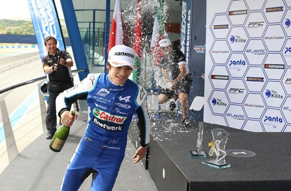 Никола Цолов България Кампос Рейсинг спечели титлата във Формула 4