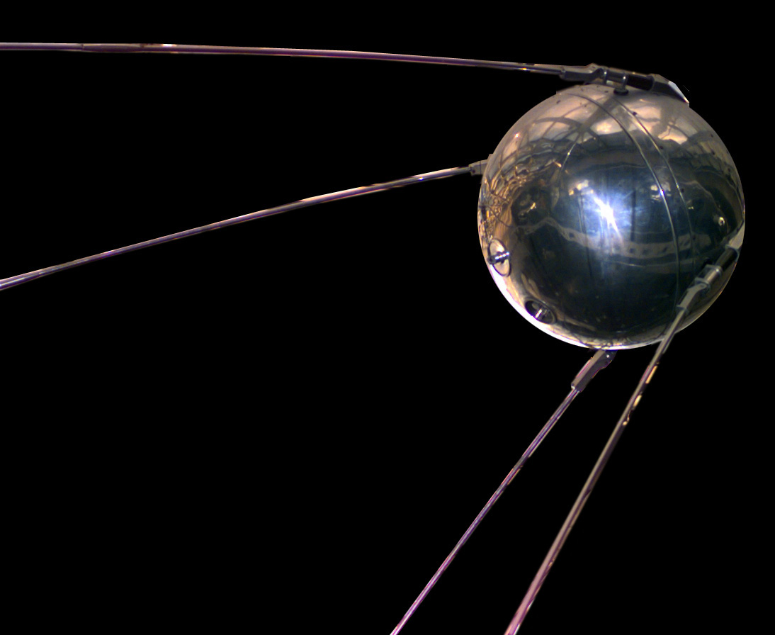 Първият изкуствен спътник на Земята е изстрелян от СССР на 4 октомври 1957  г. | Вестник "ДУМА"