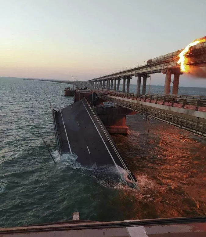 Камион е бил взривен на Кримския мост съобщи Националният комитет