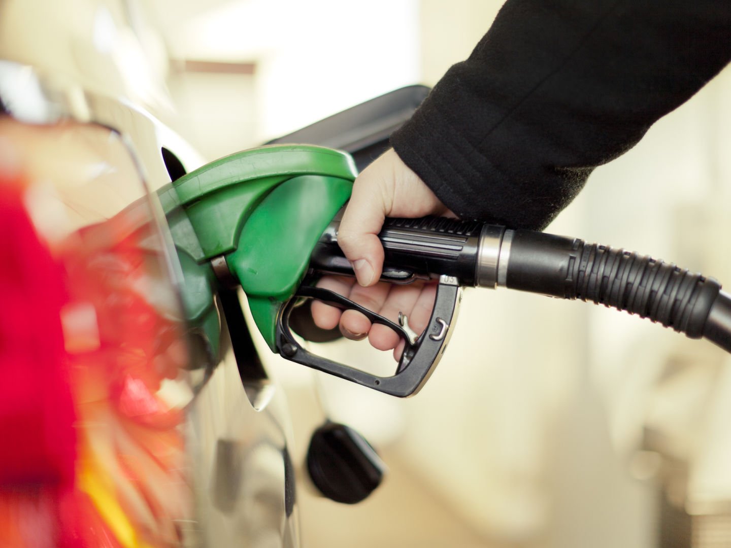 Цената на дизеловото гориво по бензиностанциите отново тръгна нагоре показва