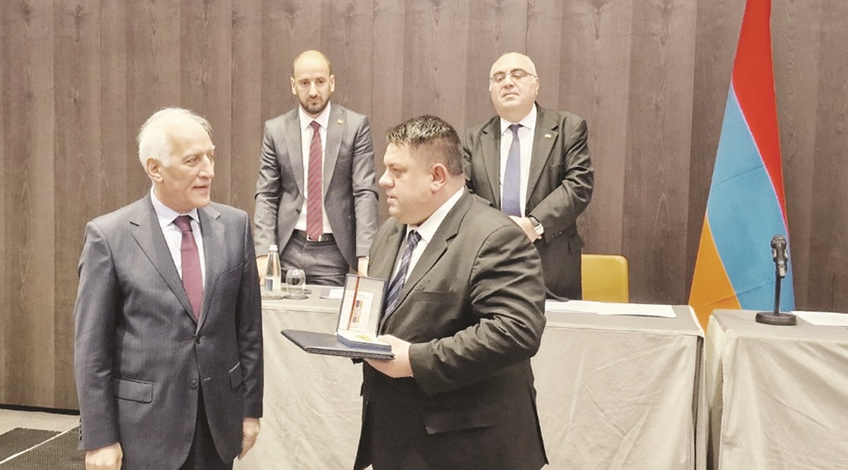 Президентът на Армения Вахагн Хачатурян награди зам.-председателят на БСП и