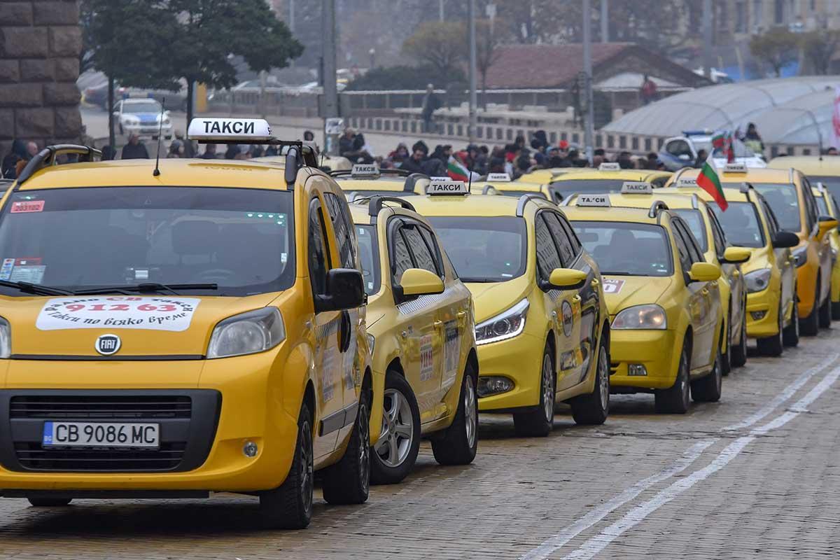 Шофьор в столична таксиметрова компания заплаши общинските съветници в София