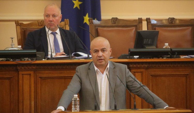 БСП призова министър Стоянов да обясни за Ф-16. Той мълчи