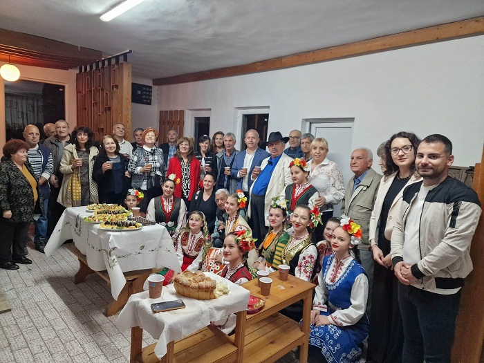 В Деня на българския художник кметът на Пещера Йордан Младенов