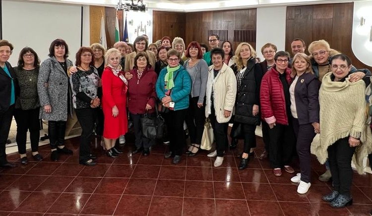 Лидерът на БСП Корнелия Нинова обсъди с Обединението на жените