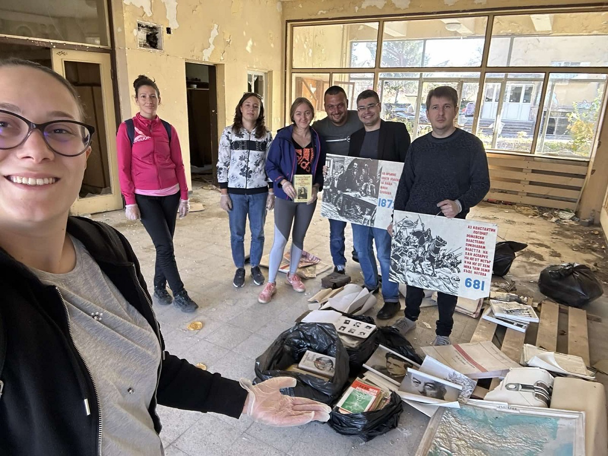 Младежи от БСП спасяват историята на унищожената Гимназия по машиностроене