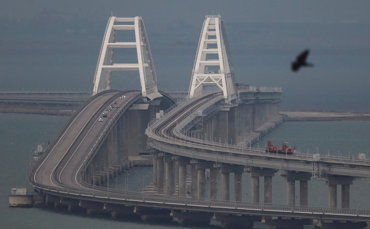 Движението на автомобили по Кримския мост беше преустановено на 12 ноември от
