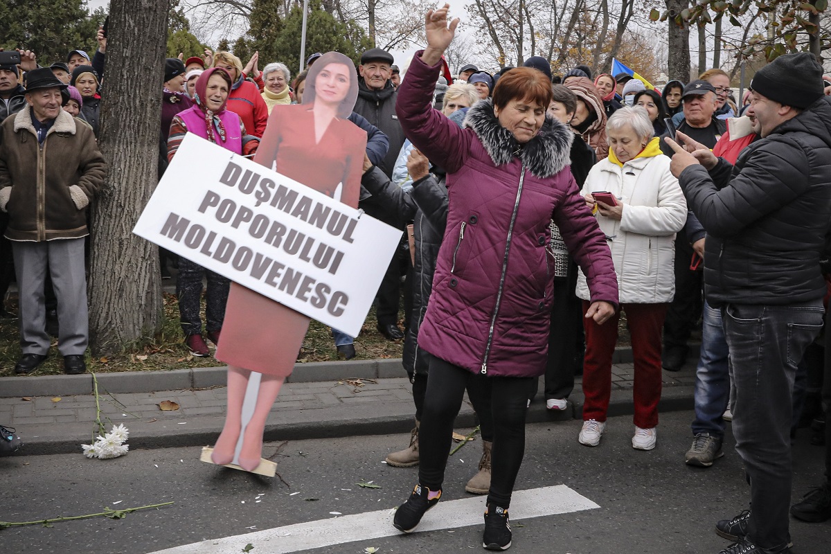 Хиляди участваха в поредния антиправителствен протест в столицата на Молдова