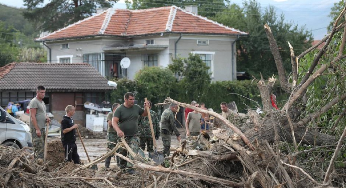 Пострадалите от наводнението хора в Карловско не са получили нито
