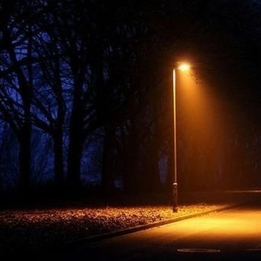 Уличното осветление нощем  за 70 те села  вече се сприра заради