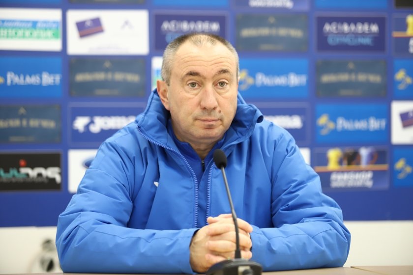 Старши треньорът на Левски Станимир Стоилов обяви група от 21