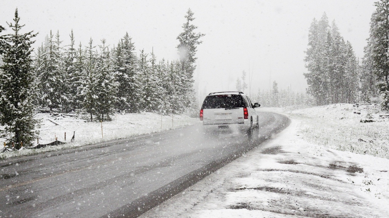 Традиционно натоварени по празниците ще бъдат автомагистралите пътищата към зимните