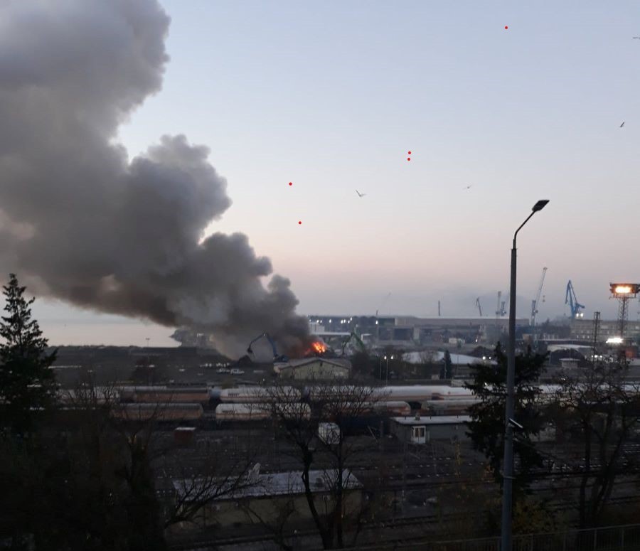 Локализиран е пожарът в района на Пристанище Запад в Бургас