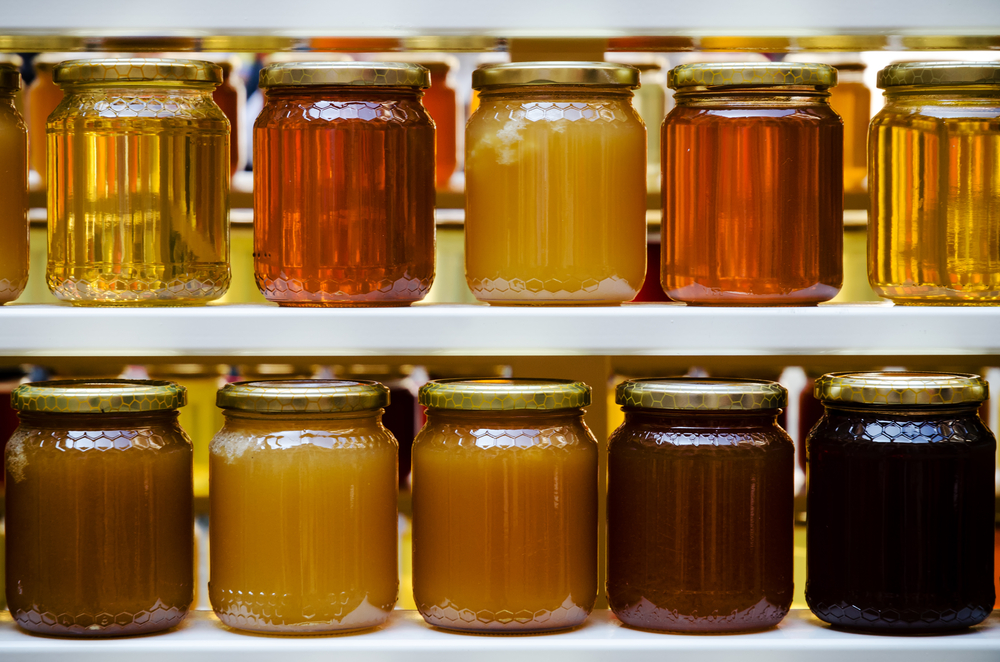 Етикетите върху бурканчетата с пчелния мед вече задължително ще посочват