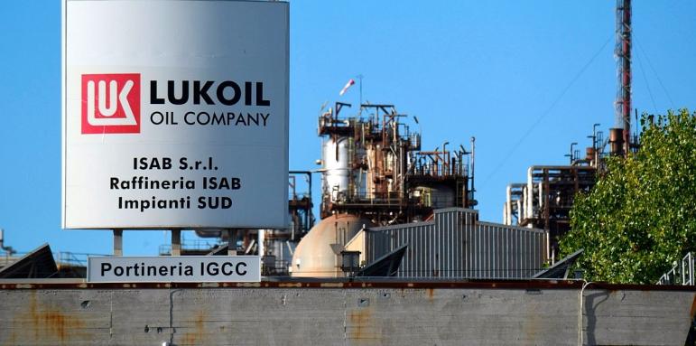 Руската компаиня Лукойл е сключила споразумение за продажба на нефтопреработвателния