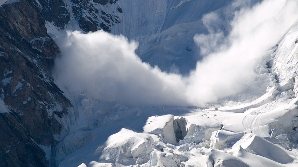 Има предпоставки за повишена лавинна опасност в планините. За това