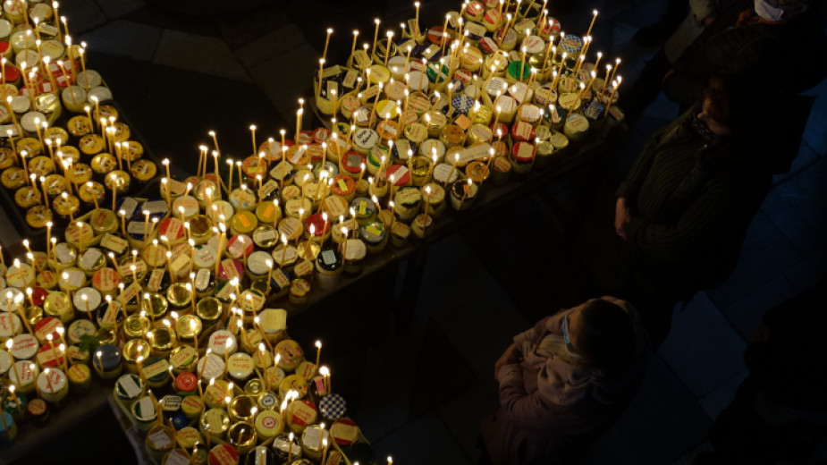 Православната ни църква отбелязва паметта на свещеномъченик Харалампий Чудотворец  светец