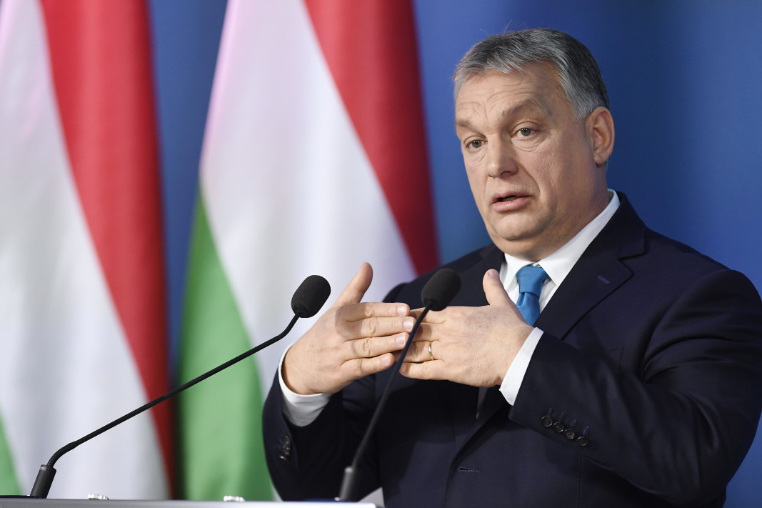 Унгарският премиер Виктор Орбан е убеден че Европа се люлее
