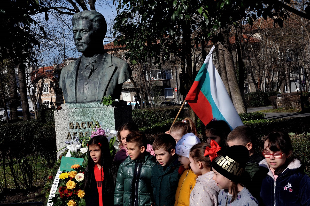 Цяла България се поклони пред делото на Васил Левски в