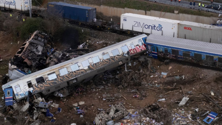 Двама българи са ранени при влаковата катастрофа в Гърция Те са