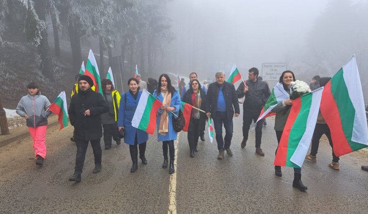 За социалистите от Пловдивска област връх Шипка не е само