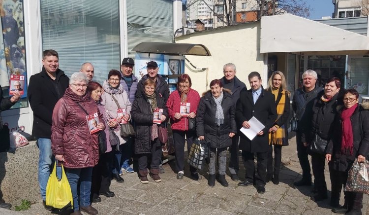 Среща с жители на бургаския комплекс Зорница“ проведоха кандидати за