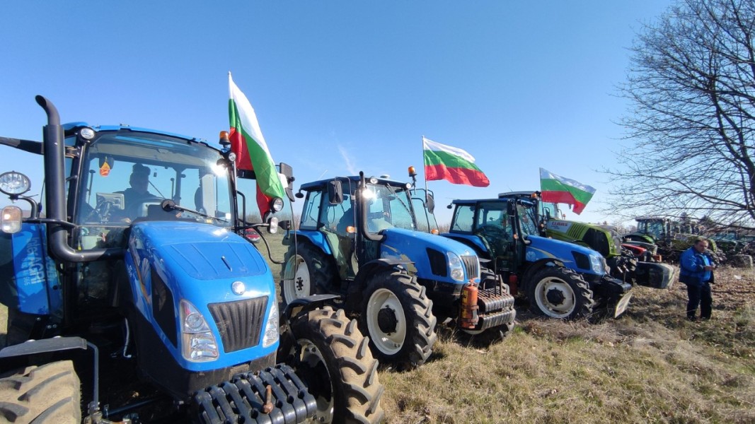 На протест излязоха зърнопроизводители от Северна България. С повече от