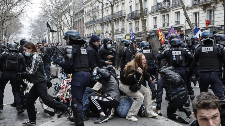 На десетия ден от протести срещу пенсионната реформа във Франция