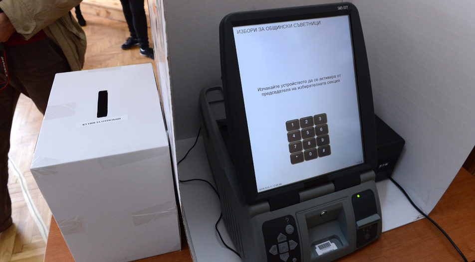 Двайсет и пет от устройствата за гласуване във варненска област