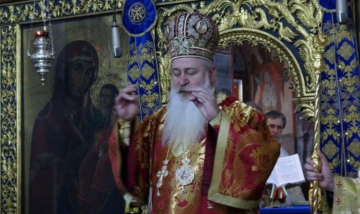 Бачковският манастир посреща Великден с 7023 червени яйца.Стотици поклонници от