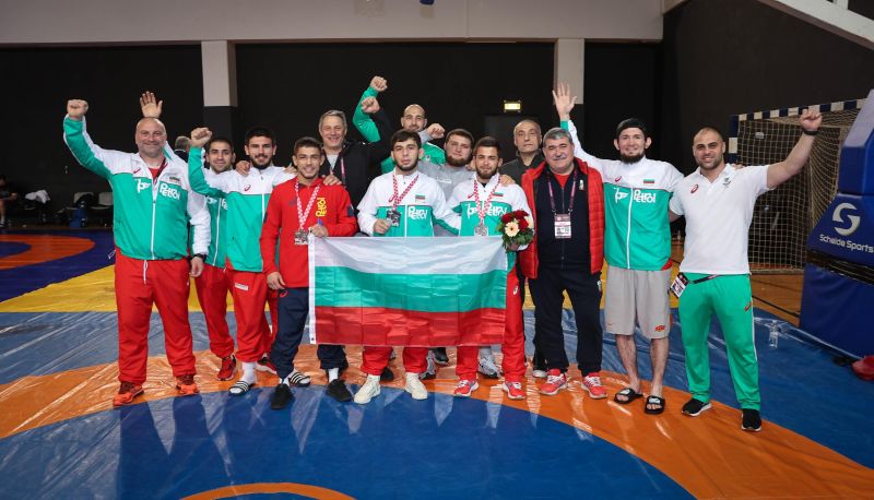 България спечели първи два сребърни и един бронзов медал на
