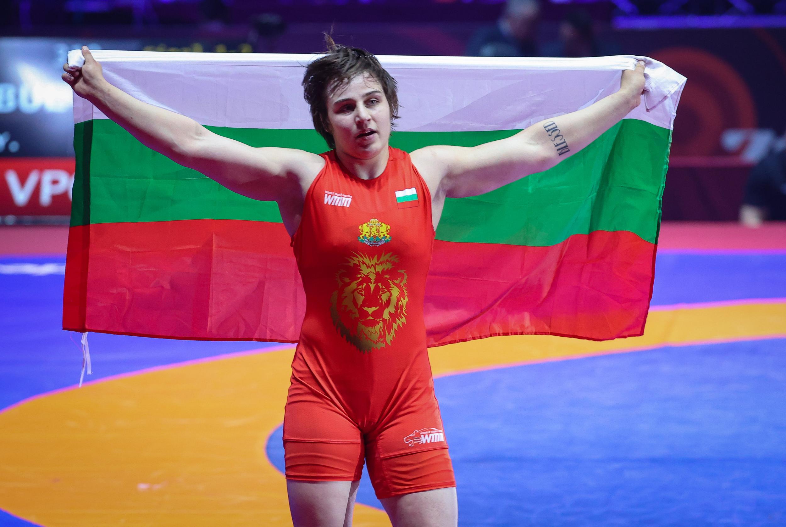 Юлияна Янева (68 кг) спечели първия златен медал за България