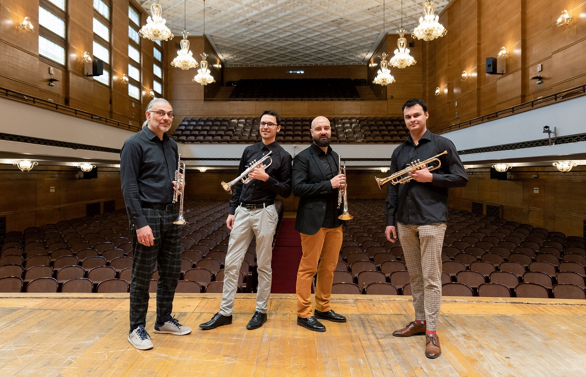 Тромпетистите на Софийската филхармония вече ще свирят на нови инструменти