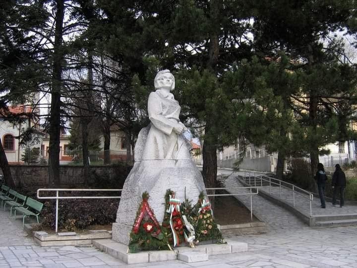 Евгений БЕЛИЙНа 16 март 1922 година в село Каменица, днес