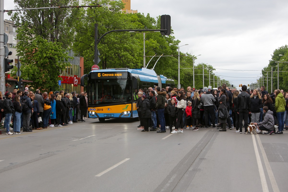 Стотици граждани се събраха на кръстовището между бул Сливница и