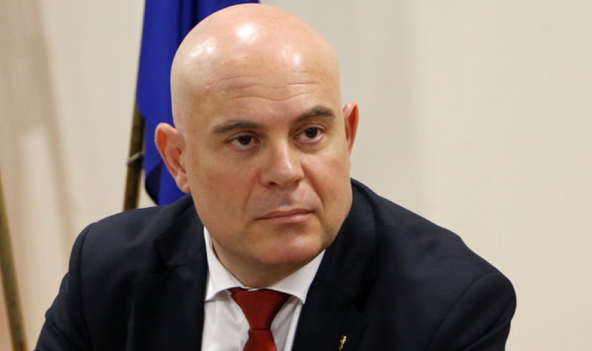 Главният прокурор Иван Гешев обяви че е подготвил оставката си